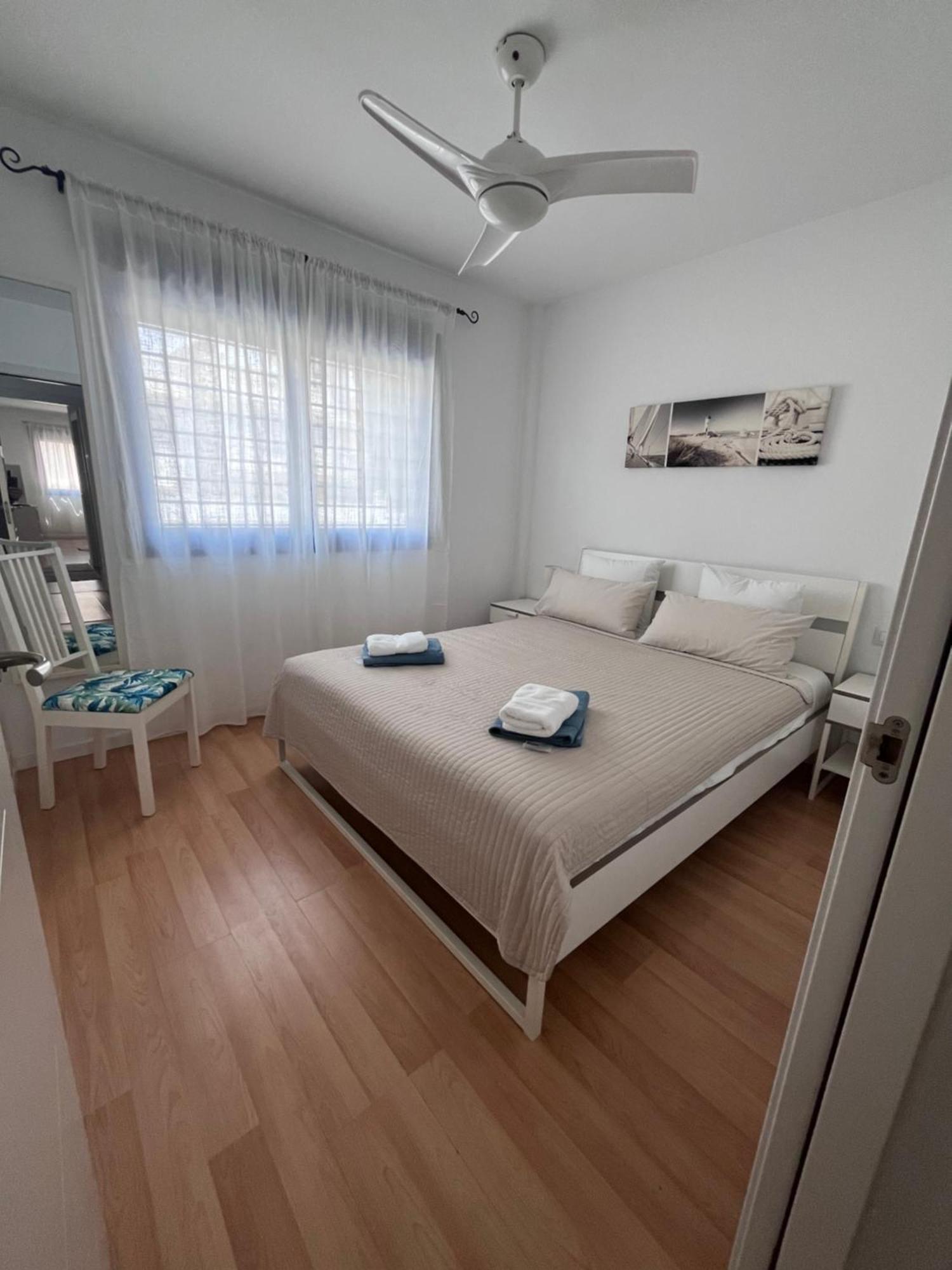 Puerta Al Mar Apartment Malaga Exterior photo